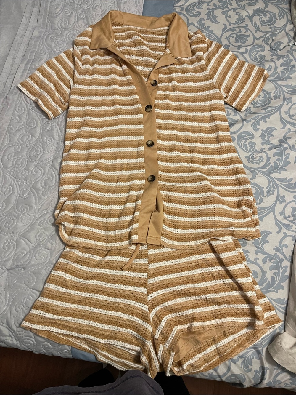 Woman’s Shein two piece short set - Tan & White